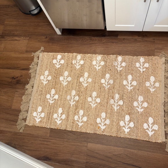 Flower Design Throw Rug - Picture 2 of 7
